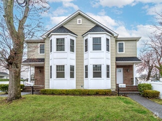 Building Photo - 25 Corchaug Ave
