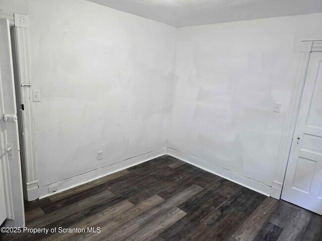 Building Photo - 536 Alder St