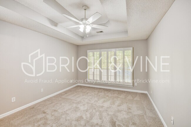 Building Photo - 505 Baronne St