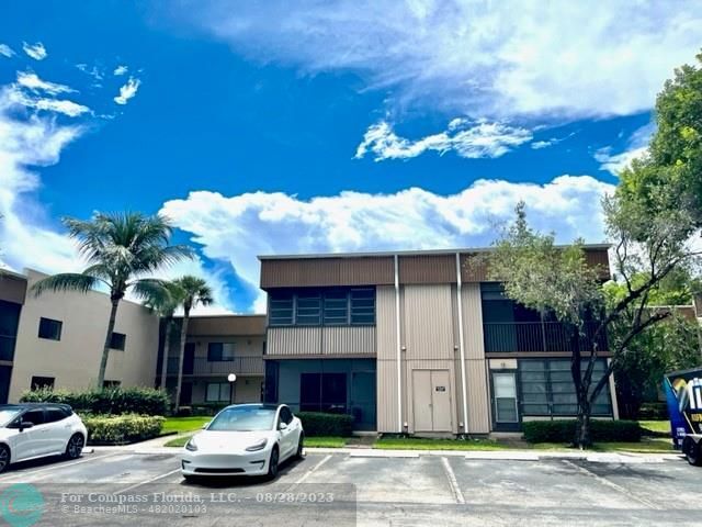 Building Photo - 9920 NW 68th Pl