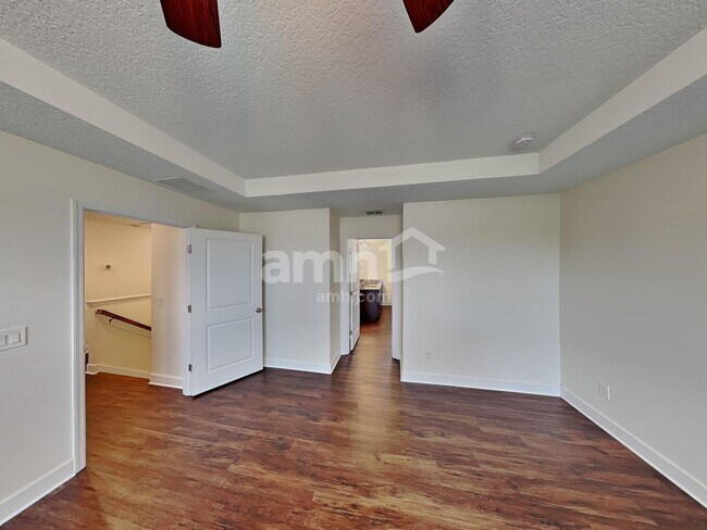 Building Photo - 413 Crestrun Loop