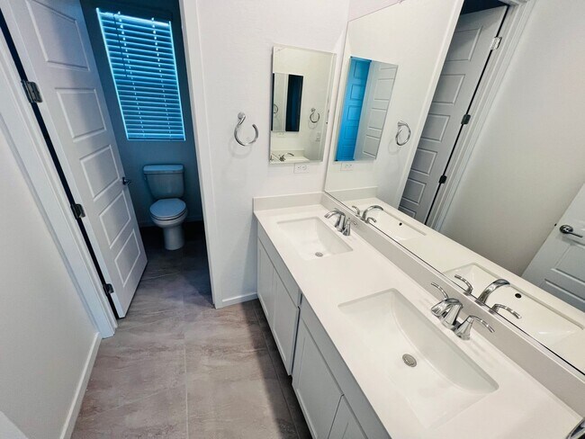 Building Photo - New Summerlin View