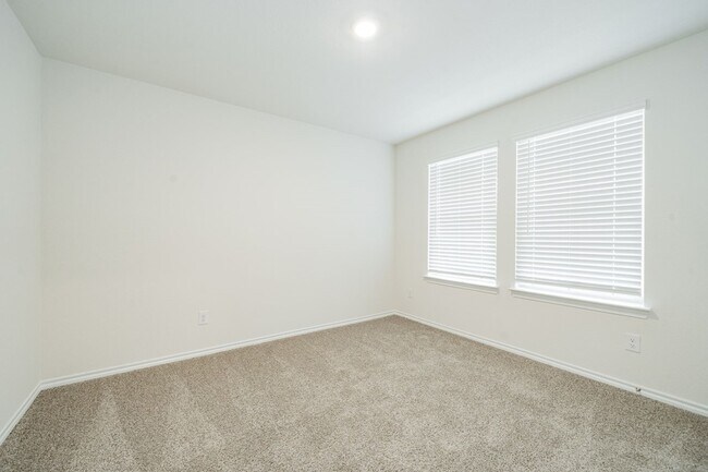 Building Photo - 2126 Thornton Dr