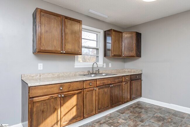 Building Photo - 142 Westover Dr