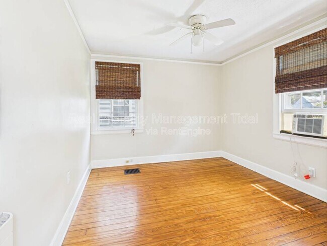 Building Photo - 217 Palen Ave