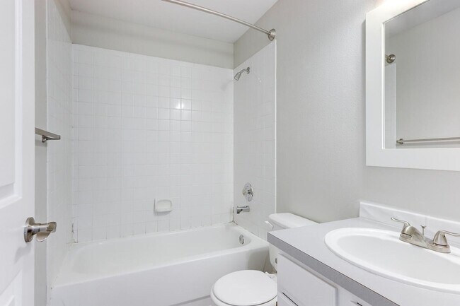 Building Photo - Remodeled near Boise River _ Pet Friendly!!