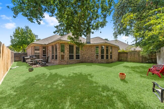 Building Photo - 16131 Woodbend Trail Dr