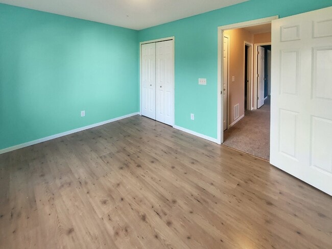 Building Photo - 3BR 2BA End unit Townhome in Stillwater - ...