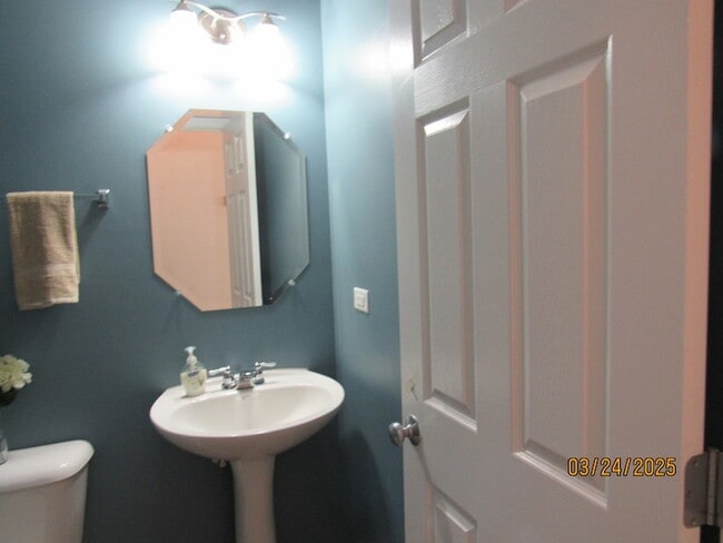 Building Photo - 494 S Jade Ln