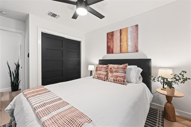 Building Photo - 6906 Lunar Dr