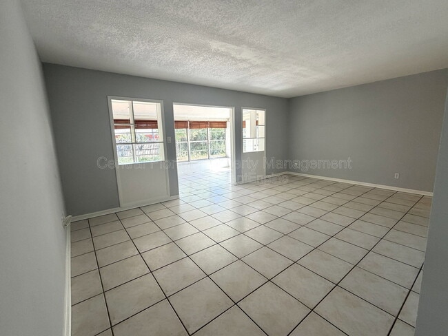 Building Photo - 1947 Summerfield Rd