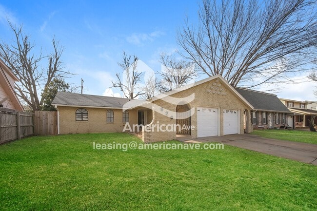 Building Photo - 920 W Idylwild Dr