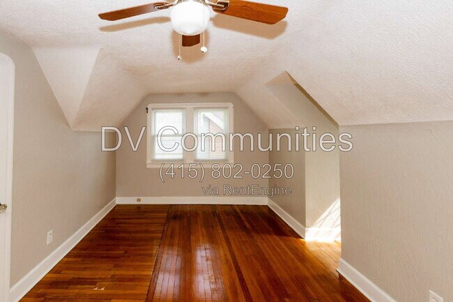 Building Photo - 340 E 197th St