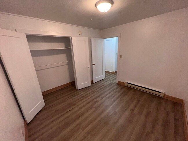 Building Photo - 2 Bedroom/ 1 Bath Unit in Mapleton, OR- Av...