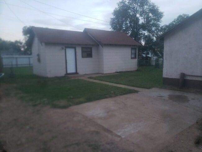 Building Photo - rw1421