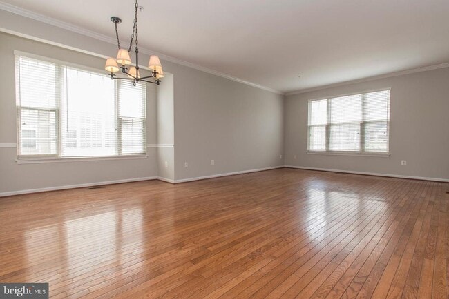 Building Photo - 117 Longpoint Way