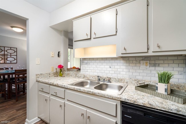 Building Photo - 2626 Embarcadero Dr