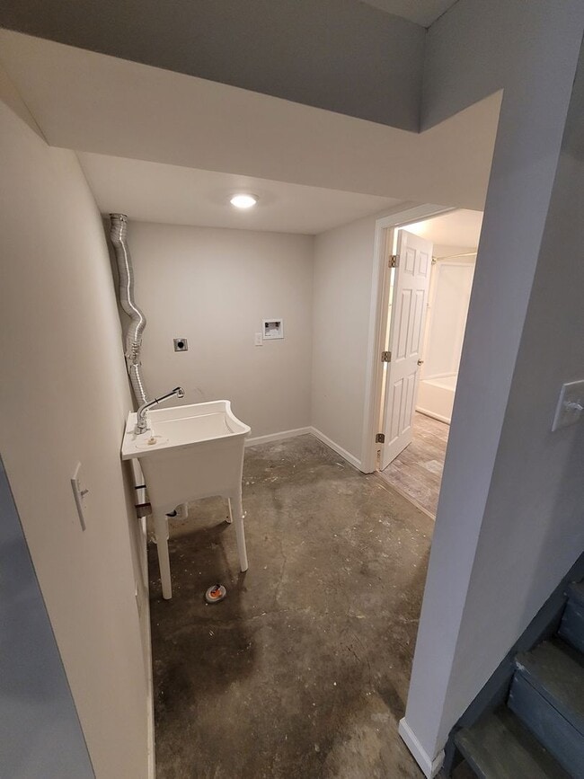 Building Photo - 3 Bedroom, 2 Bath Single Family Home in Camanche, IA