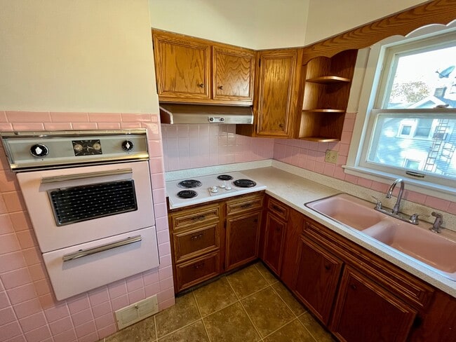 Building Photo - 911 N Center St