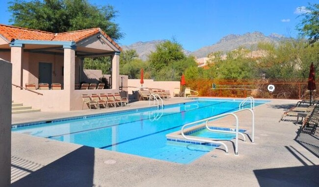 Building Photo - Sabino Canyon Townhome