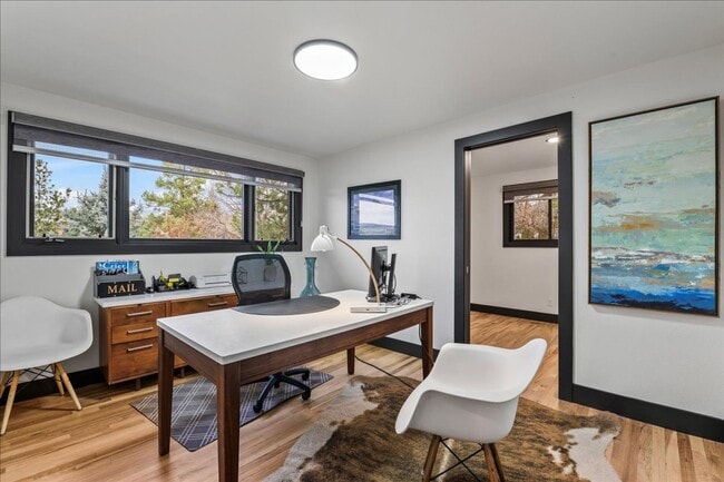 Building Photo - Fully Furnished Luxury Executive Rental