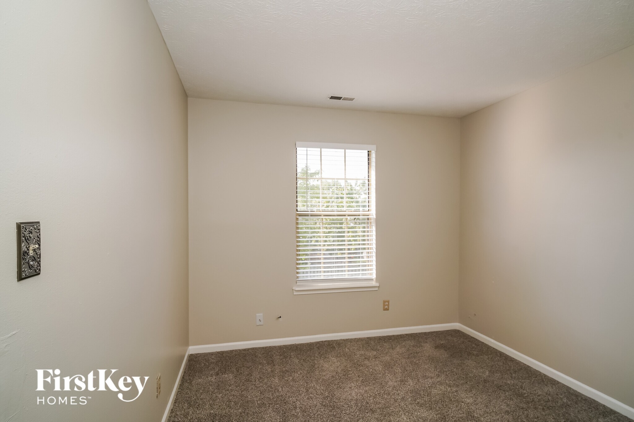 Building Photo - 10145 Park Valley Dr