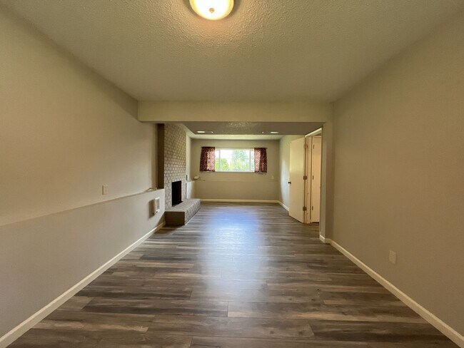 Building Photo - Spacious Milwaukie Home with Bonus Room, Large Fenced Yard and Shed/Workshop