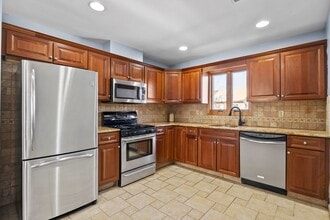 Building Photo - 391 Taylor Ave