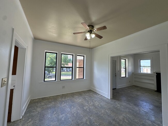 Building Photo - 1419 W 10th St