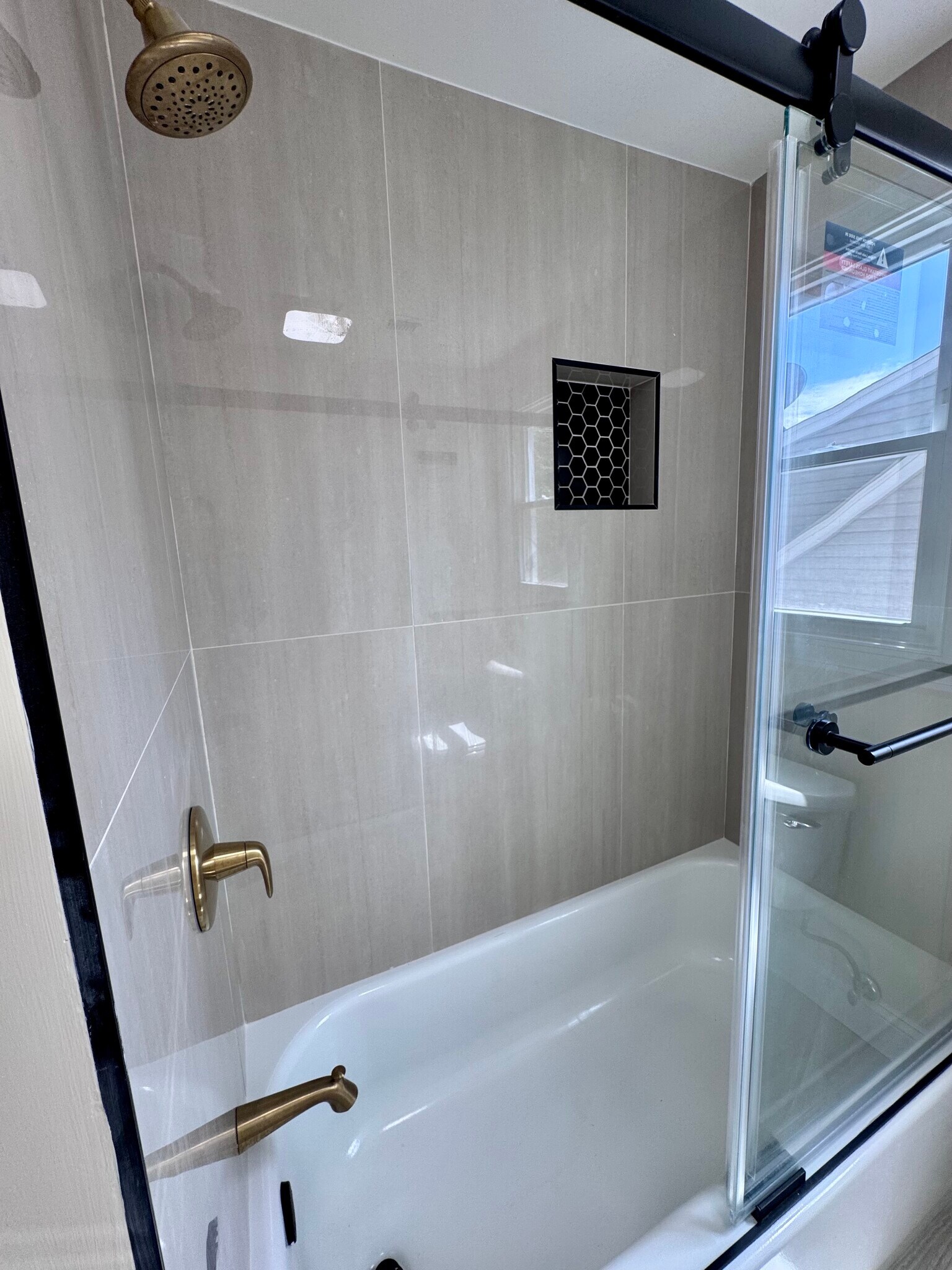 Beautiful Bathtub - 47 Sherwood Ave