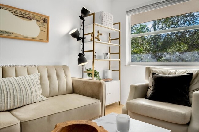 Building Photo - 651 NE 60th St