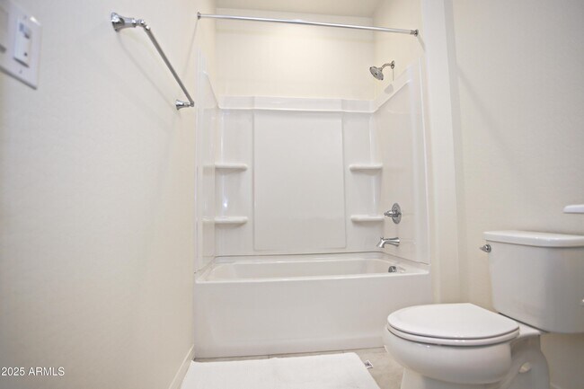 Building Photo - 976 W Finch Dr