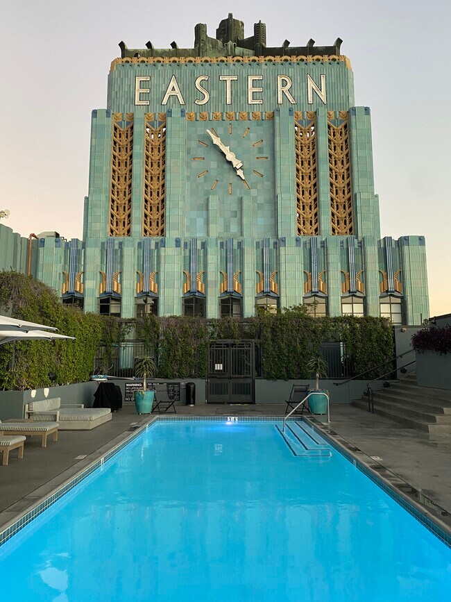 Building Photo - 849 S Broadway