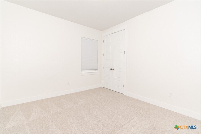 Building Photo - 308 Saturnia Dr