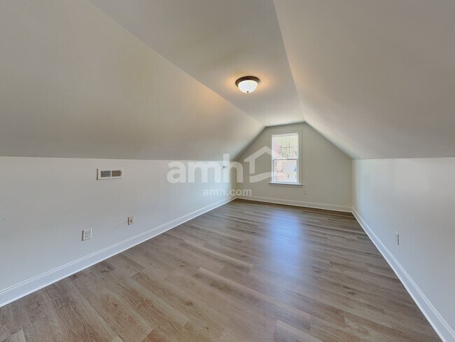 Building Photo - 166 Sequoia Dr