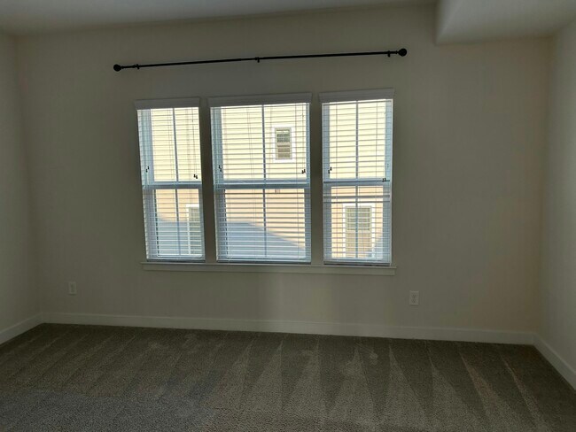 Building Photo - 3621 S Tryon St
