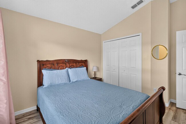 Building Photo - 1550 Casterton Cir