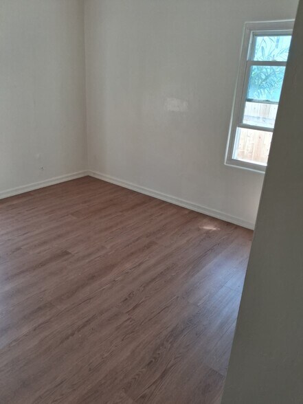 Building Photo - 626 Emory St