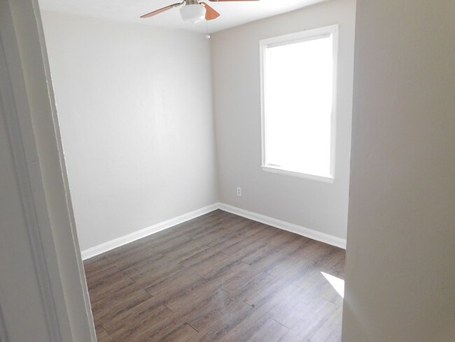 Building Photo - Newly Remodeled Spacious 3 bedroom Home