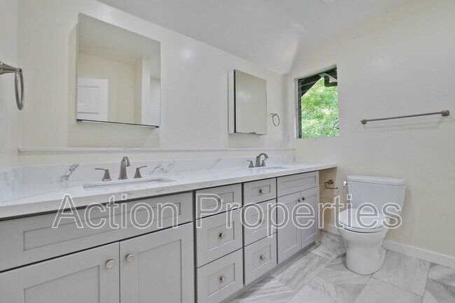 Building Photo - 315 Melville Ave
