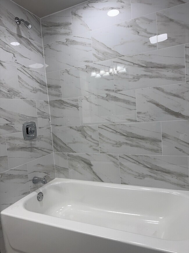 Building Photo - 418 Beloit St