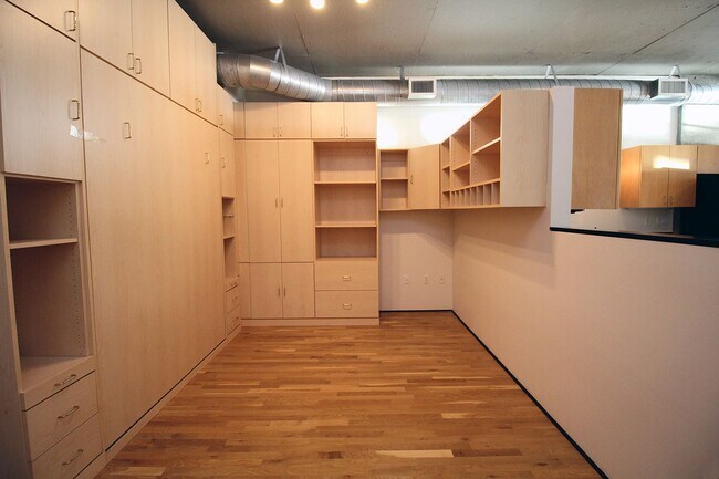 Building Photo - 408 NW 12th Ave