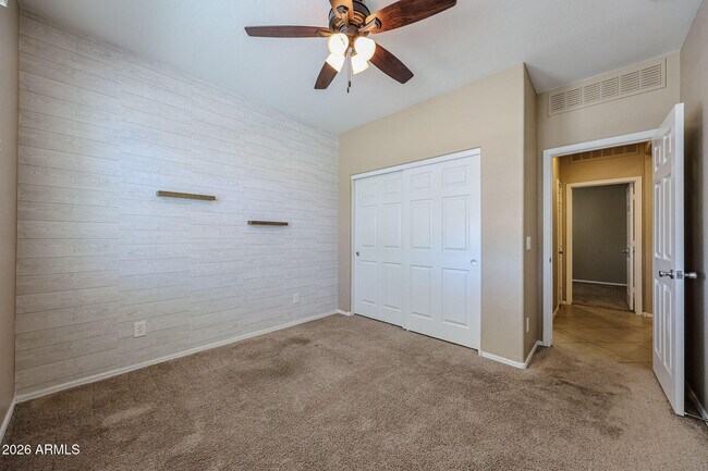 Building Photo - 12041 W Cottontail Ln