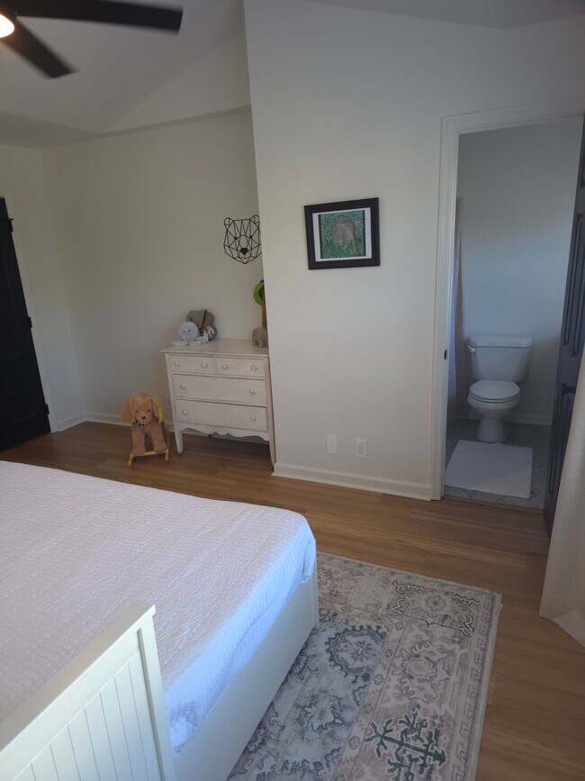 Building Photo - 1000 Mallery St Ext