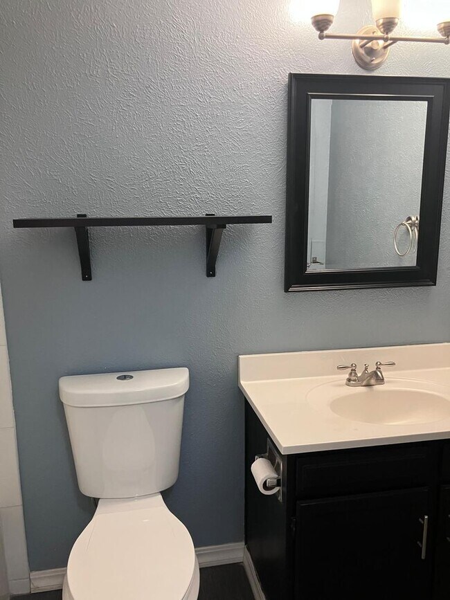 Building Photo - Fabulous 2 Bedroom 2 Bathroom Condo in Boulder!