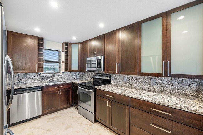 Building Photo - 2400 Deer Creek Country Club Blvd