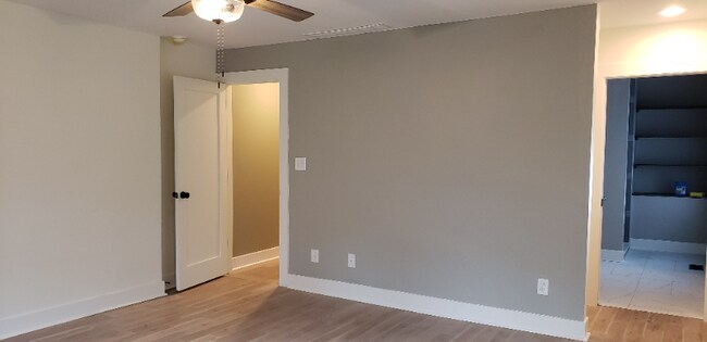 Building Photo - 2832 N Park Ave