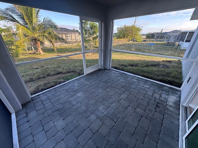 Building Photo - 4 Bedroom 2 bathroom NW Cape Coral Home- T...