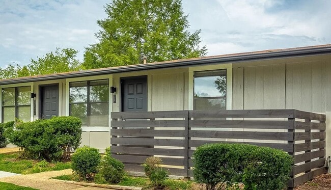 Building Photo - The Beverly Apartments