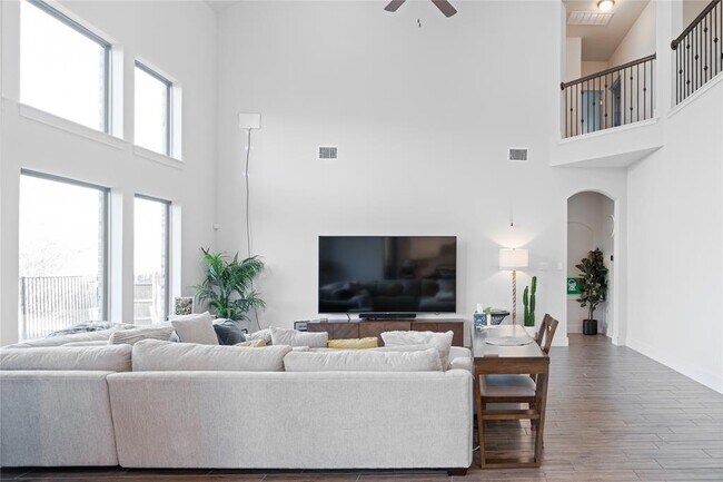 Building Photo - 3341 Catalina Cv